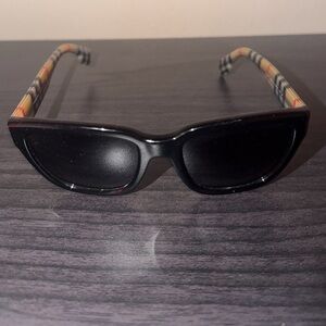 BURBERRY Sunglasses